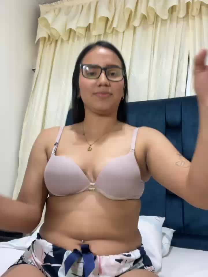 SQUIRT in doggy position in the shower - ক্যাম মডেল Lia_sexx-এর ভিডিও