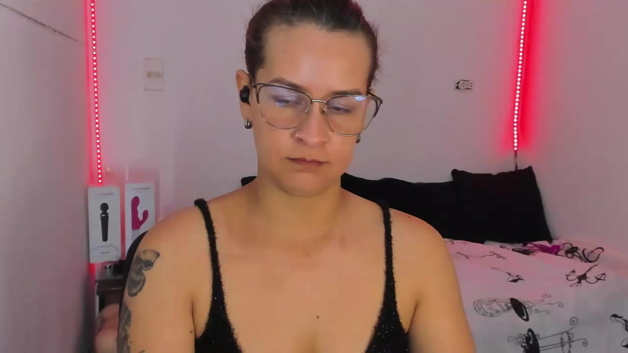 [18 Nov 01:54] Private Show - video by Britney_taylor_ cam model