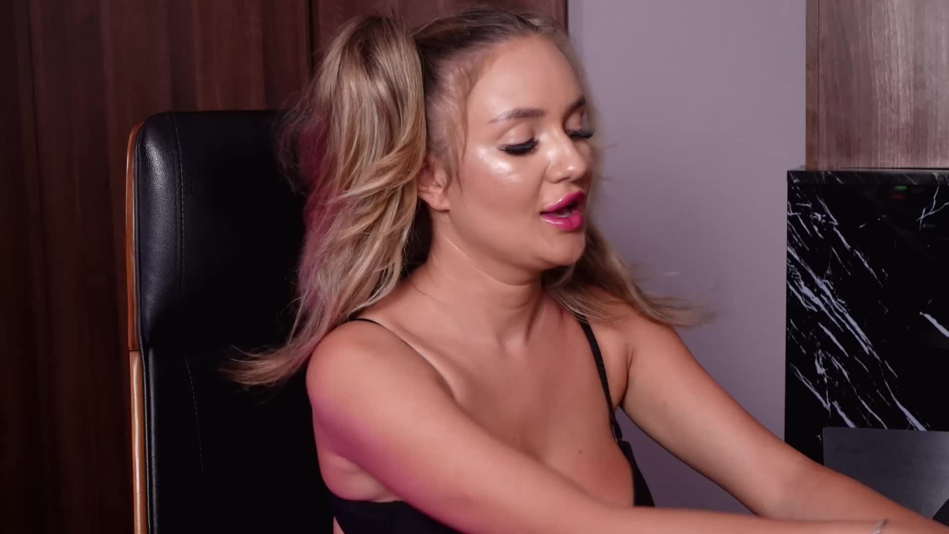 Fuck dildo - Vídeo de NadiaKeyss, modelo de vídeos