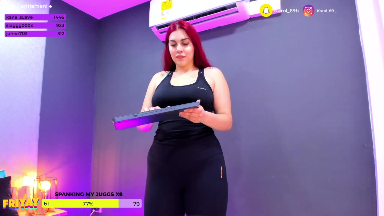 IM NAKED, DO U WANT LOOKING MY JUGGS? - video by Kaarol69 cam model