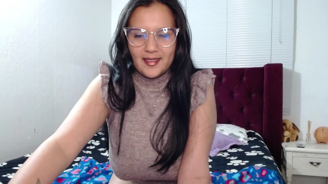 naked - video by SWEETLILY18 cam model