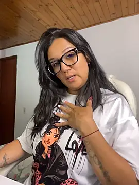 NAKED - Vídeo de SWEETLILY18, modelo de vídeos