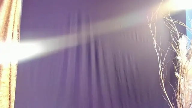 I love playing with my fingers - video by isa_kiss cam model