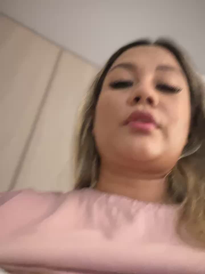 [25 Oct 16:18] Private Show - відео від вебкаммоделі ValeryGrey