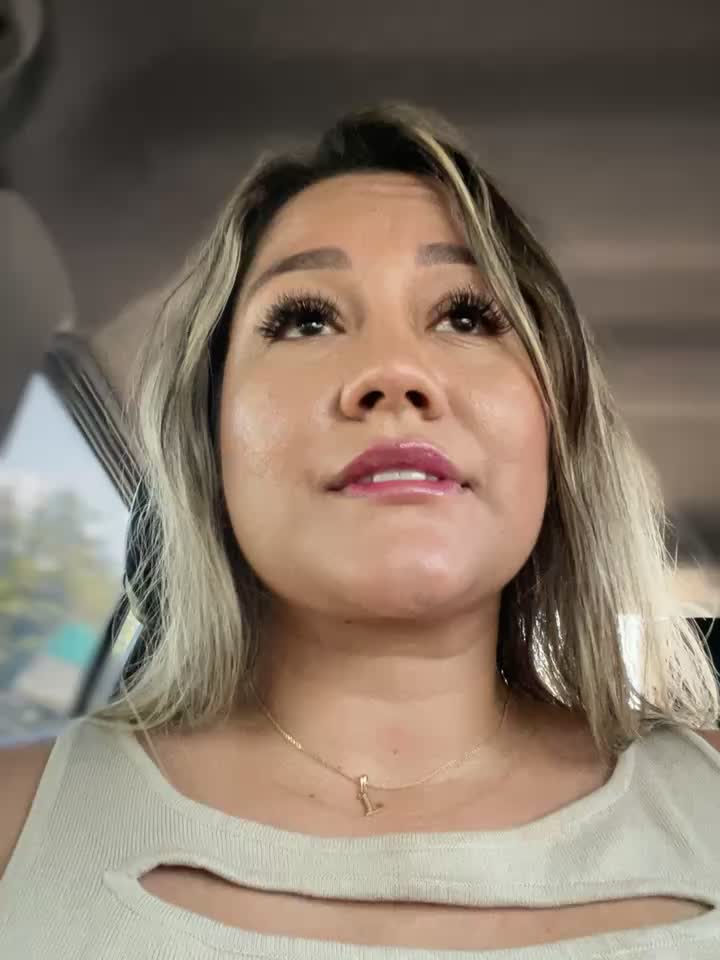 The indriver sucks my tits, rubs my clitoris and I suck his cock - відео від вебкаммоделі ValeryGrey