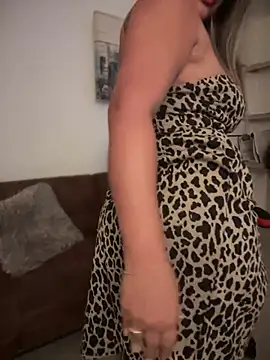 [1 Apr 19:16] Private Show - відео від вебкаммоделі ValeryGrey