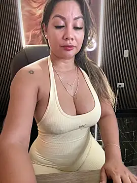 [8 Feb 13:30] Public Show/HAPPY SUNDAY, DO YOU LIKE MY SPORTSWEAR? - відео від вебкаммоделі ValeryGrey