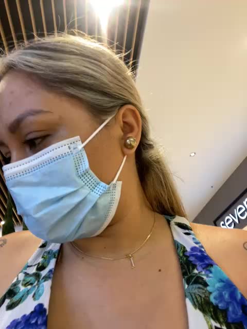 [13 Apr 19:33] Private Show - відео від вебкаммоделі ValeryGrey