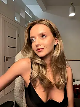 Fingering pussy - video by Emeli_Blur cam model