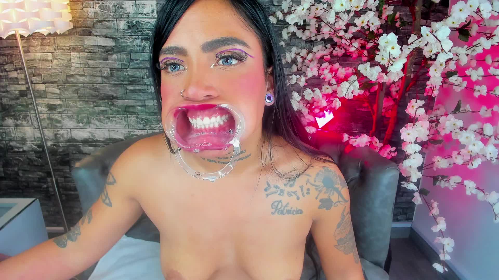 destroy mi troa toy biggg - Vídeo de miss_vaiolette, modelo de vídeos