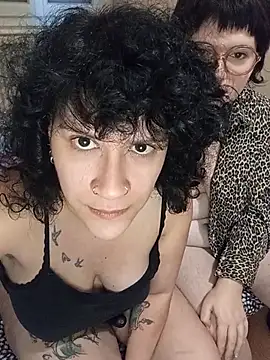 duo lesbien avec Dworkin - vidéo du modèle de showcams callmelouve