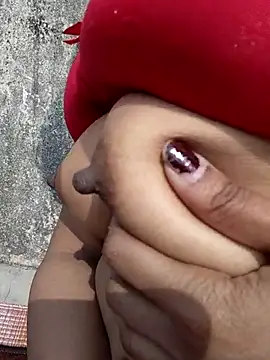 Milky Boobies – video modela na kameri Indian_Fantacy