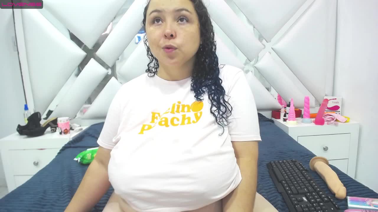 rub my fat pussy + touch boobs