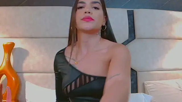 rub my clit and play with my pink toy (PVT) - video by April_Cutee cam model
