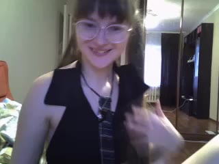 I watch porn and finish - video av KiraGoldens cam model