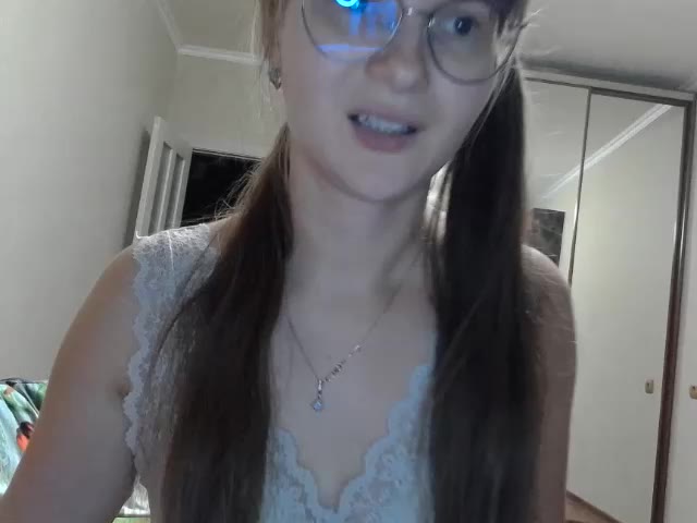 mm shoes For naked Kira - video av KiraGoldens cam model