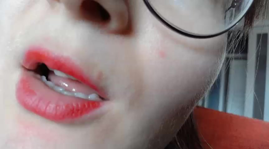 licking the boobs - video av KiraGoldens cam model