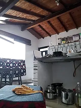 [8 Apr 14:37] urinating in the kitchen - video by Bigassmommy_x cam model