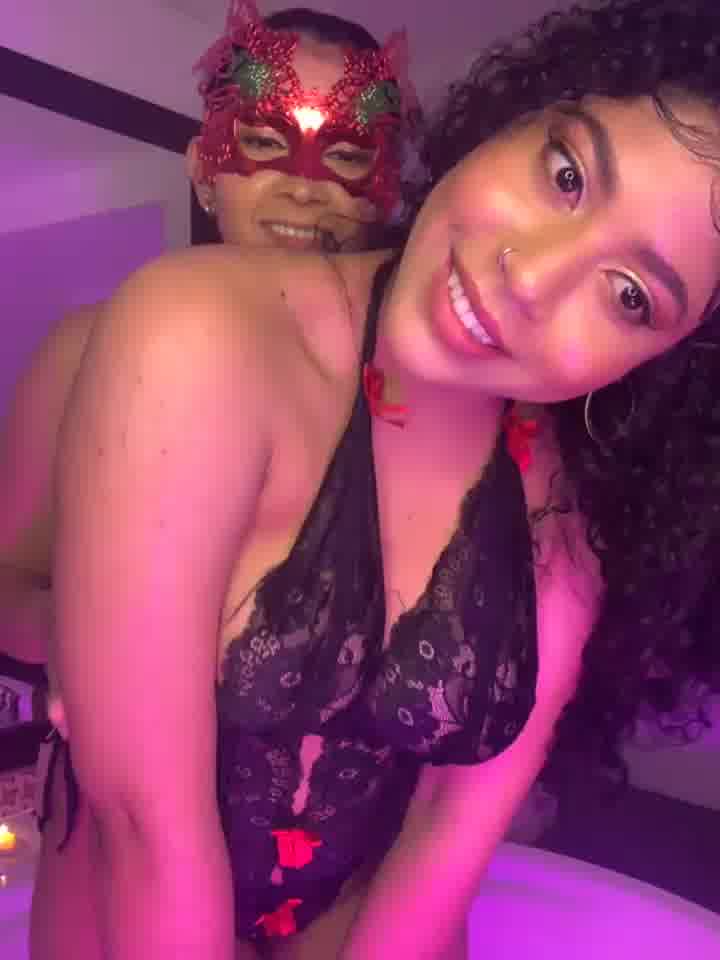 My friend play with my pussy so hot - 視頻由 Lilybrunette_ 主播提供