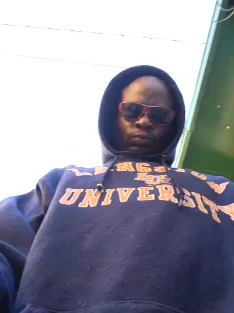 Outside - відео від вебкаммоделі Daddy_hook