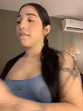 A pussy full of moisture with pleasure - video by Amandanauty cam model