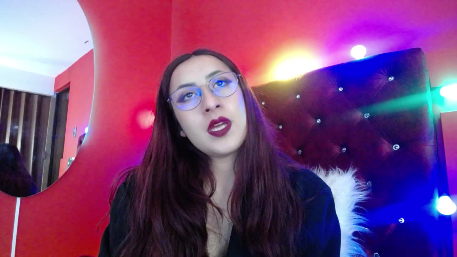 Worship my feet and armpits as you're a loser - Vídeo de Scarlett_Sen, modelo de vídeos