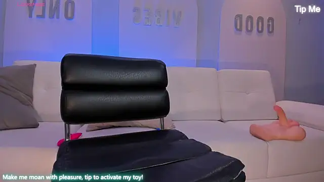 So hot – видео вебкам-модели NickyLawson