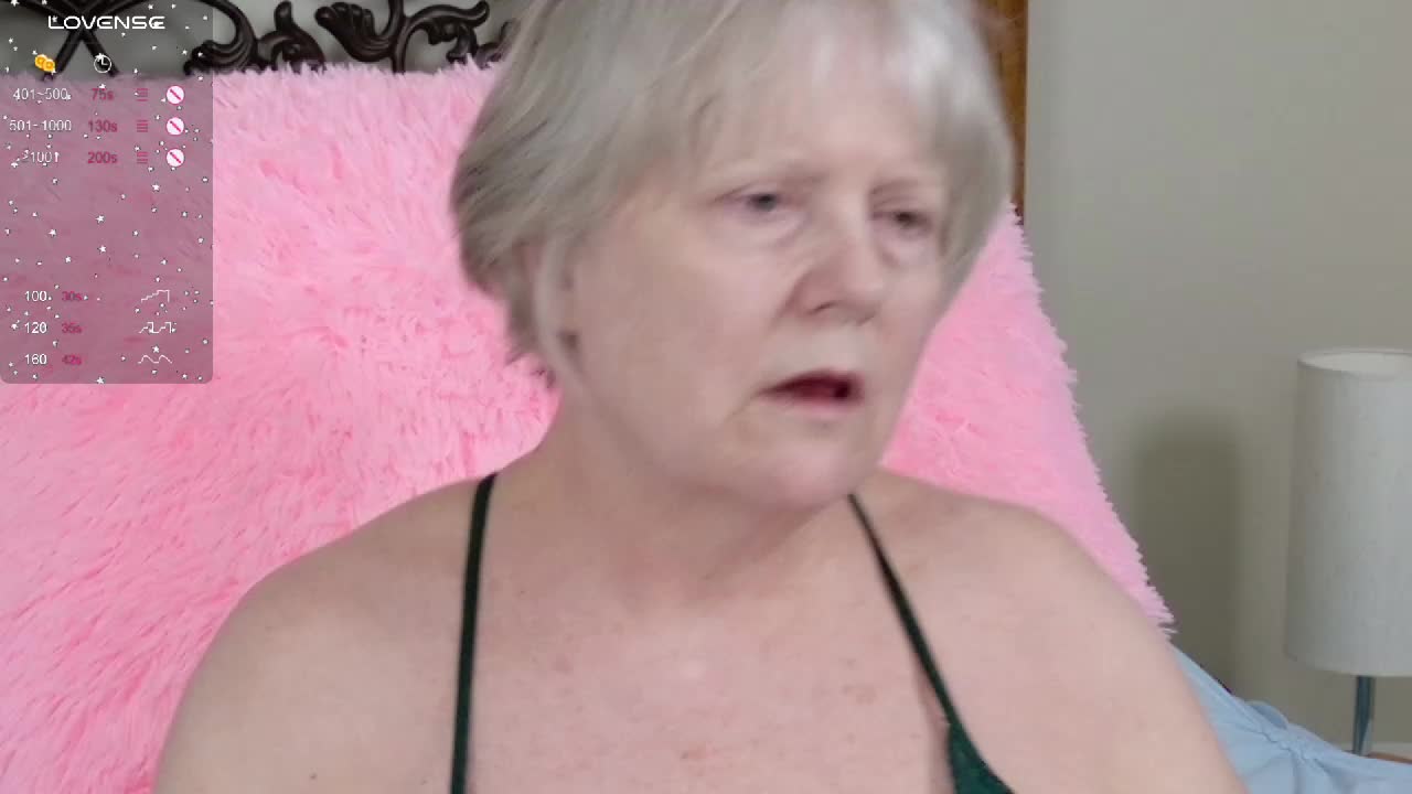 Bend Me Over - video by Kaitlyn_Winters cam model