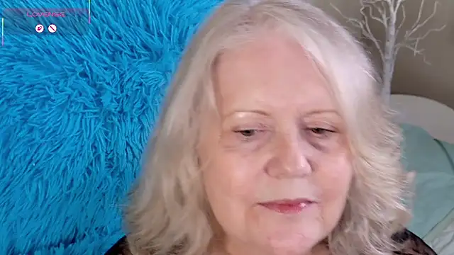 New Glass Dildo. 2 Cameras/Angles With Close Up Pussy - vidéo du modèle de showcams Kaitlyn_Winters