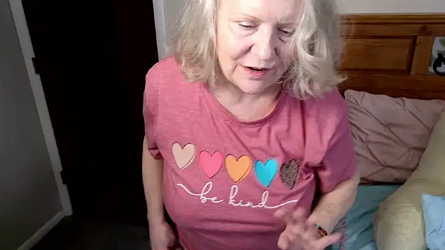 Standing Up Nude, Pussy Closeup - vidéo du modèle de showcams Kaitlyn_Winters