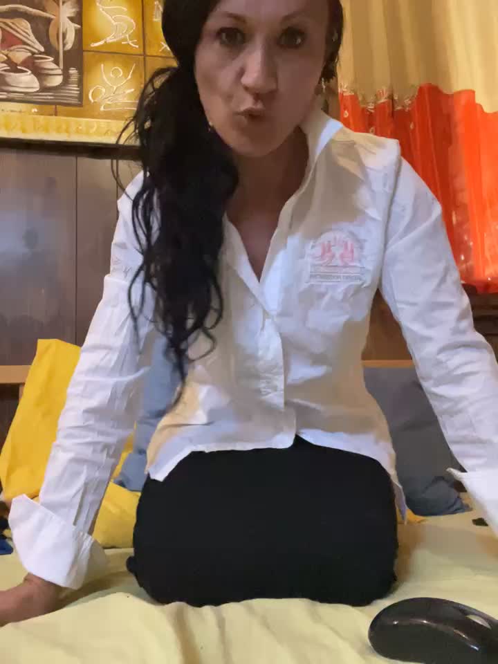 🚿VESTITA SOTTO LA DOCCIA 🔥 - video Luna-77 kameramallilta