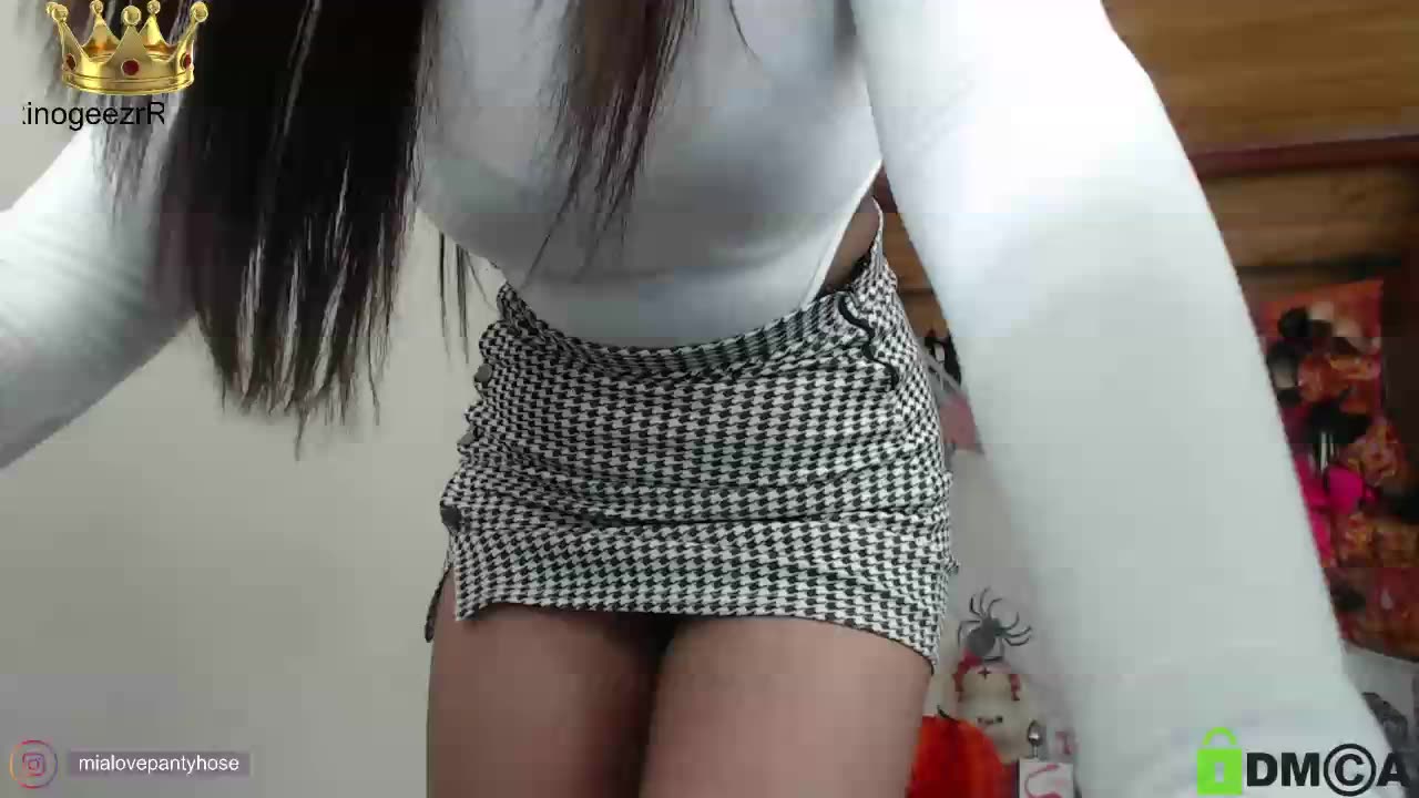 hairy pussy big dildo and pantyhose brown - video by miahot20 cam model