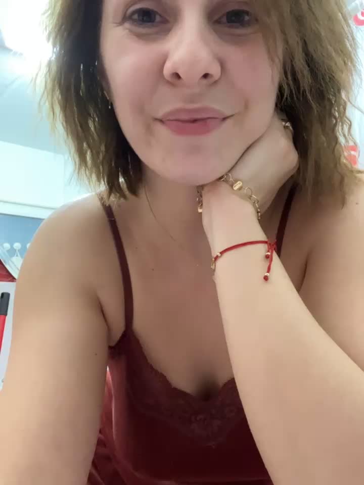 masturbate with shower and squirt multiple in bathtube:) - video HornyNalia kameramallilta