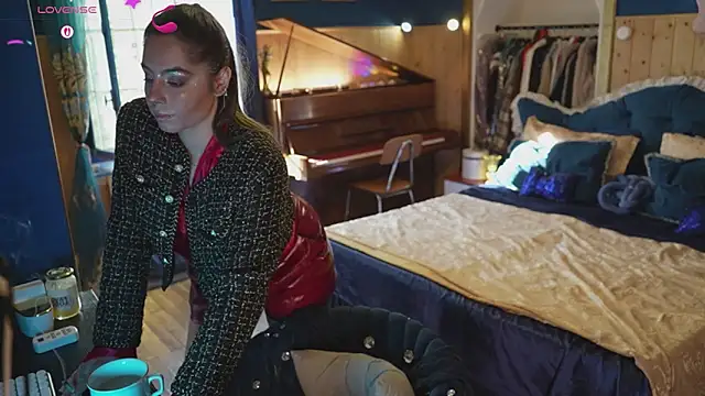 nuda e pompino - video by VanessaDoyle cam model