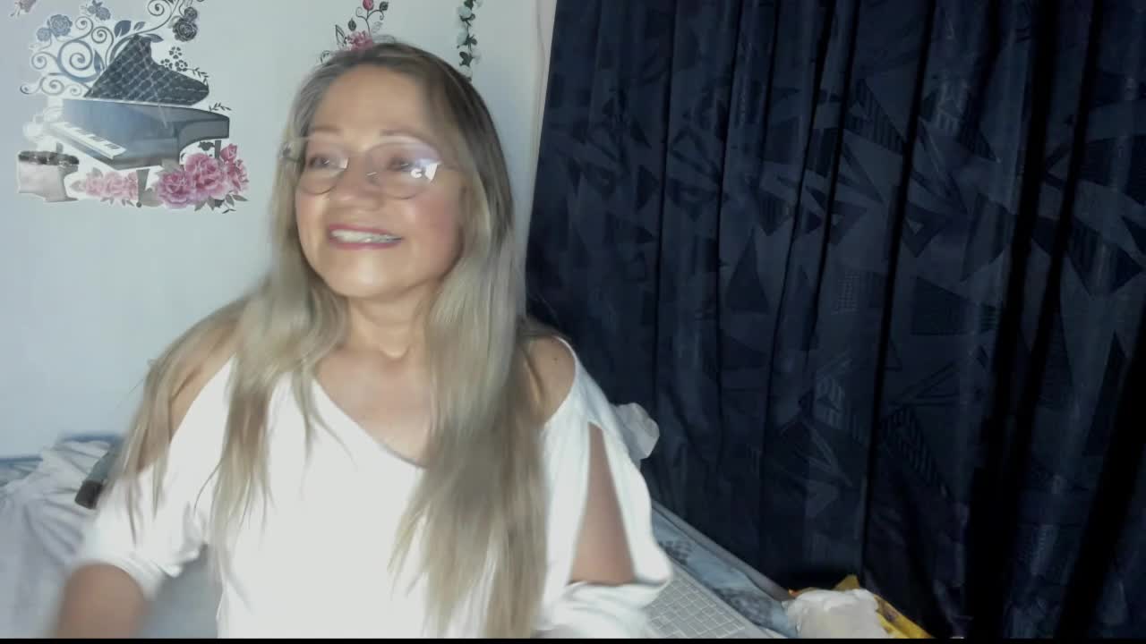 [5 Apr 18:17] Private Show - відео від вебкаммоделі anthonela_mature_