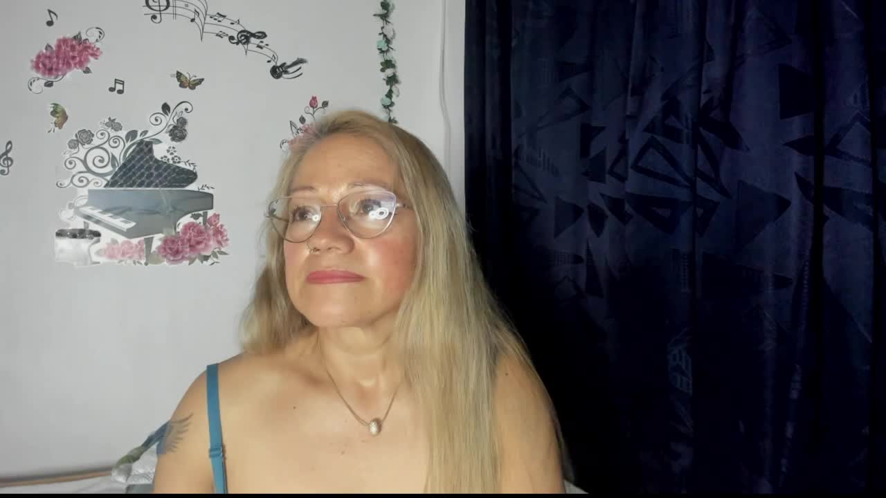 [14 May 18:02] Private Show - відео від вебкаммоделі anthonela_mature_