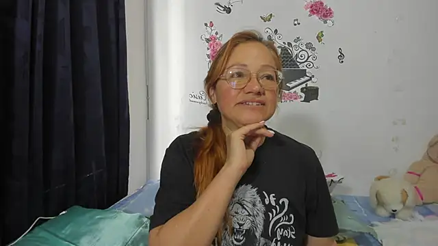 Squirt very close - відео від вебкаммоделі anthonela_mature_