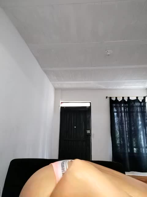 Show - video by isabela-and-her-friends cam model