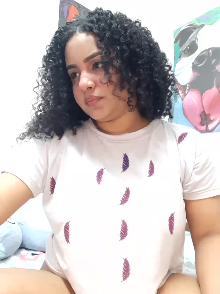 Show - video by isabela-and-her-friends cam model