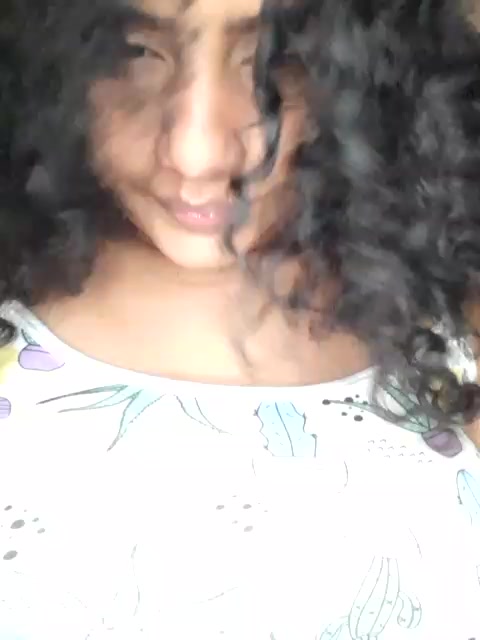 Show - video by isabela-and-her-friends cam model