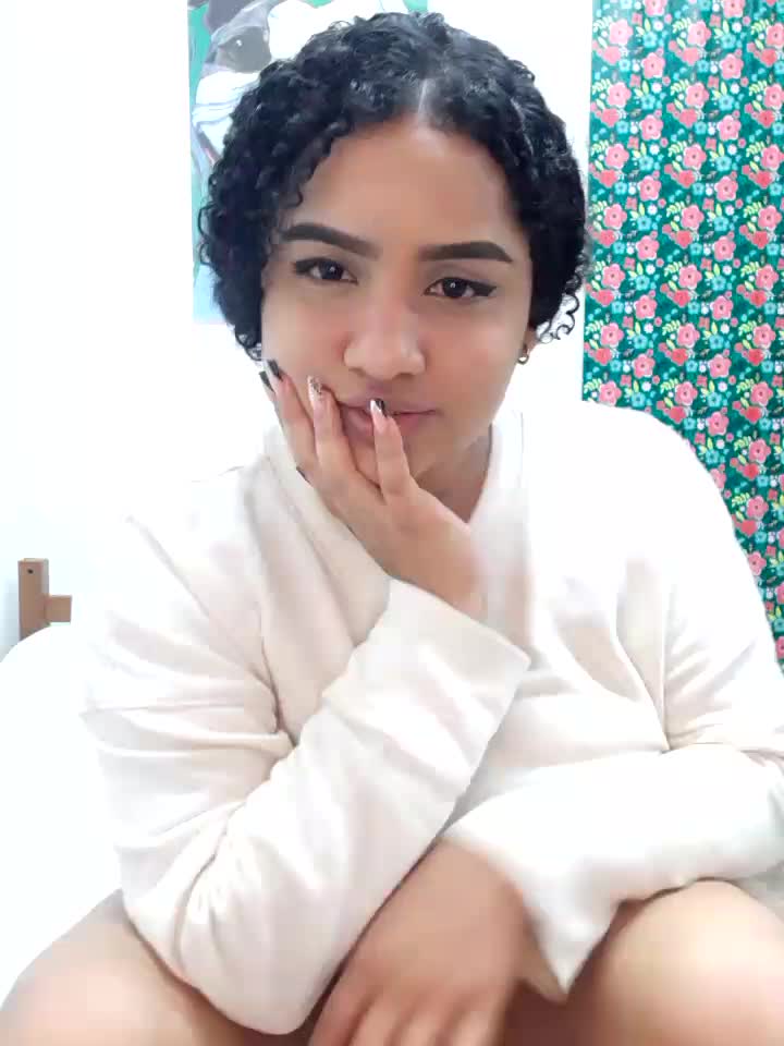 [1 Dec 20:28] Private Show - video by isabela-and-her-friends cam model