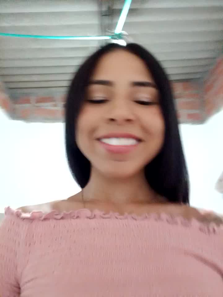 Show - video by isabela-and-her-friends cam model