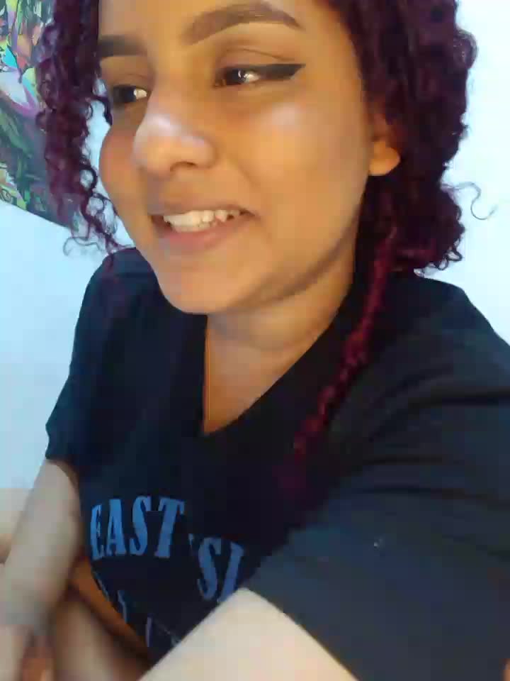 Show - video by isabela-and-her-friends cam model