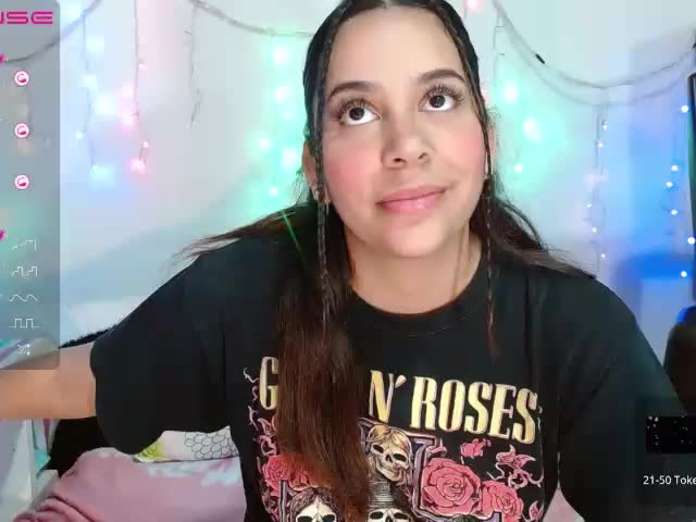 wow - video by isabela-and-her-friends cam model