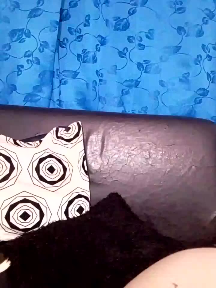 [26 Jun 04:05] Private Show - isabela-and-her-friends主播的视频