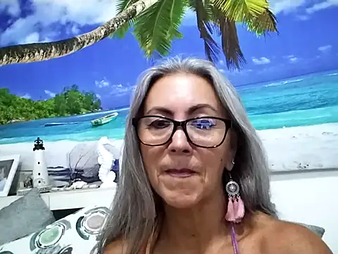 Play with my pussy