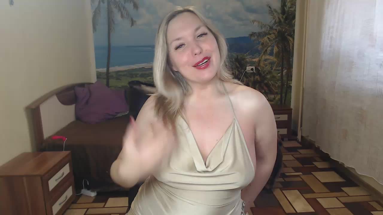 The doggie 2 - video by soaring_love cam model