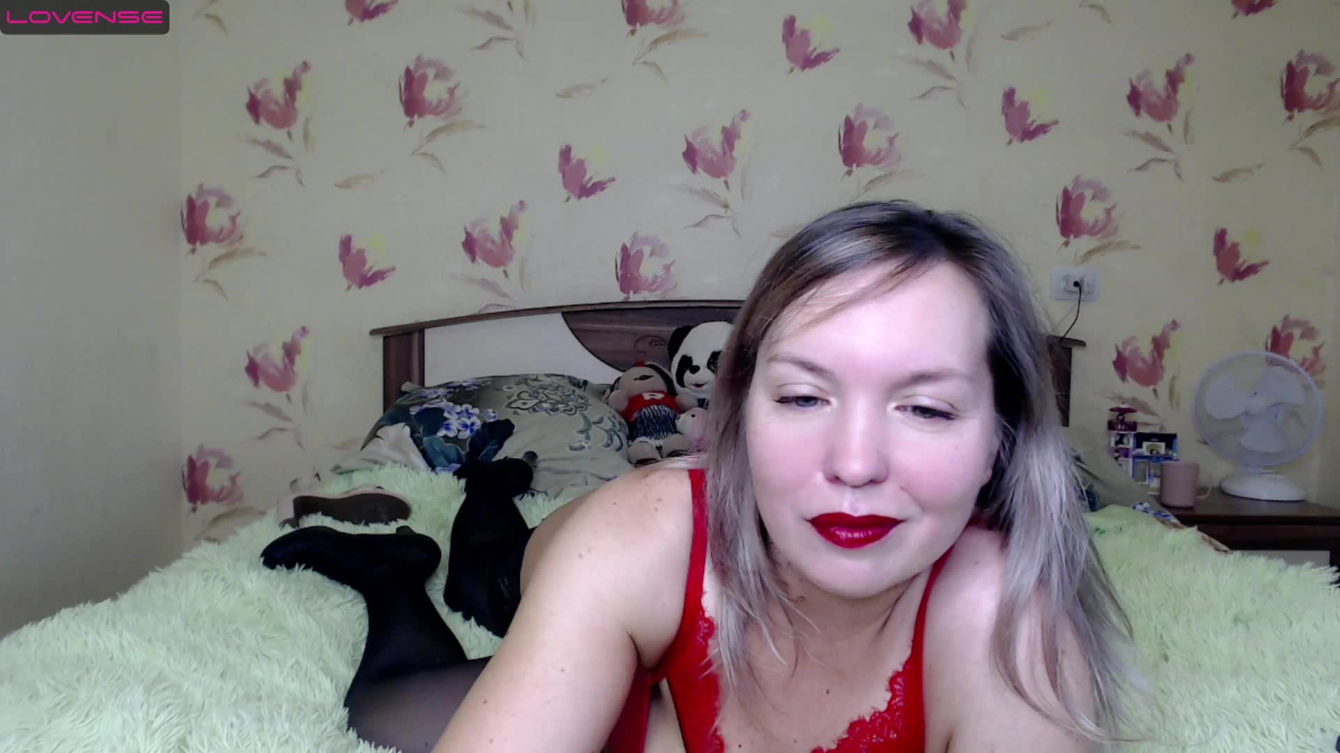 masturbation with hands pussy and ass - video by soaring_love cam model