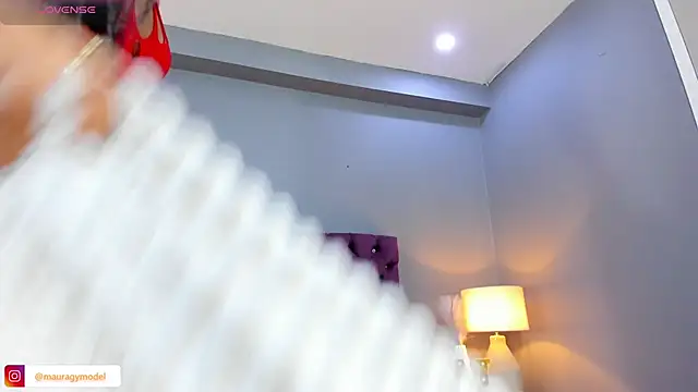 Horny and oily body 🥵 - video by MauraGray cam model