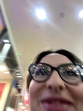 BRINCANDO NO SHOPPING - AliceStone19 adlı kamera modelinin videosu